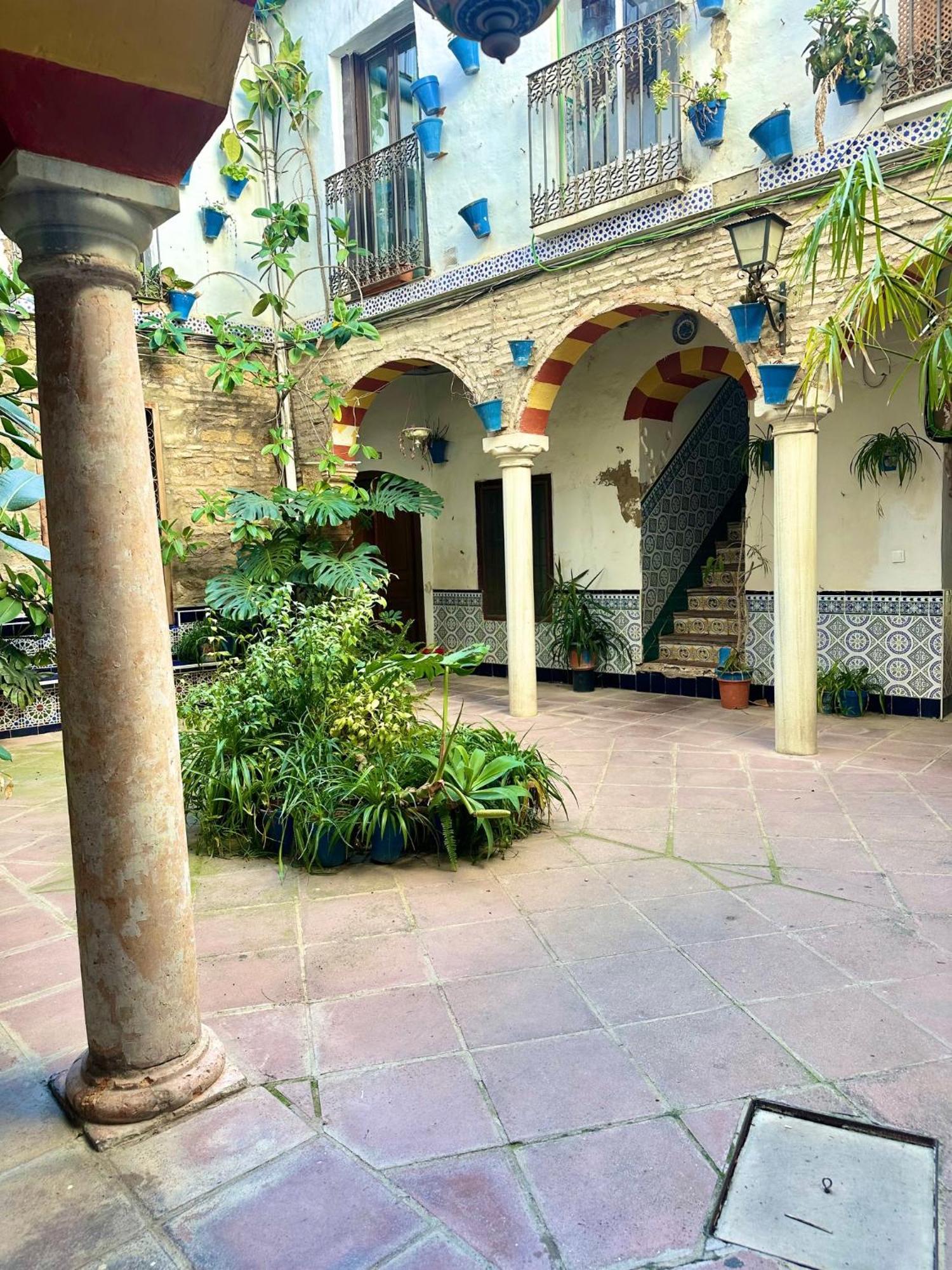 Apartamento de estilo tradicional cordobés en Plaza de la Corredera Cordova Esterno foto